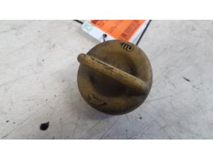 Gebruikte Oliedop Fiat Idea (350AX) 1.4 16V Prijs € 10,00 Margeregeling aangeboden door Autodemontagebedrijf Smit