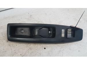 Gebruikte Deurgreep 2Deurs links Fiat Doblo Cargo (263) 1.3 MJ 16V DPF Euro 5 Prijs € 10,00 Margeregeling aangeboden door Autodemontagebedrijf Smit