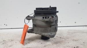Gebruikte Alternator Renault Megane II (BM/CM) 2.0 dCi 16V Prijs op aanvraag aangeboden door Autodemontagebedrijf Smit