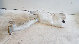 Gebruikte Ruitensproeiertank voor Renault Clio III (BR/CR) 1.5 dCi 70 Prijs € 10,00 Margeregeling aangeboden door Autodemontagebedrijf Smit