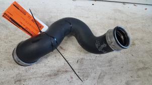 Gebruikte Intercooler Slang Mercedes C Combi (S203) 2.7 C-270 CDI 20V Prijs € 30,00 Margeregeling aangeboden door Autodemontagebedrijf Smit