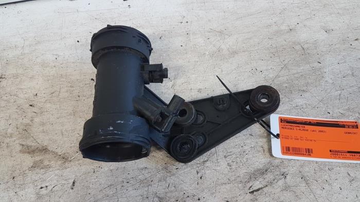 Gebruikte Luchtmassameter Mercedes C Combi (S203) 2.7 C-270 CDI 20V Prijs € 25,00 Margeregeling aangeboden door Autodemontagebedrijf Smit