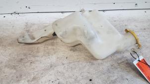 Gebruikte Ruitensproeiertank voor Dodge Caliber 1.8 16V Prijs € 15,00 Margeregeling aangeboden door Autodemontagebedrijf Smit