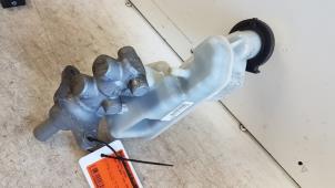 Gebruikte Hoofdremcilinder Dodge Caliber 1.8 16V Prijs € 30,00 Margeregeling aangeboden door Autodemontagebedrijf Smit