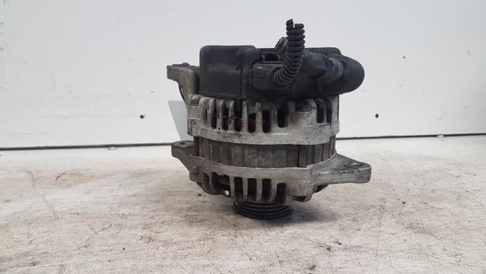 Gebruikte Dynamo Kia Carens II (FJ) 1.8i 16V Prijs € 40,00 Margeregeling aangeboden door Autodemontagebedrijf Smit