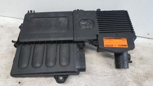 Gebruikte Luchtfilterhuis Mazda 2 (DE) 1.3 16V S-VT Prijs € 30,00 Margeregeling aangeboden door Autodemontagebedrijf Smit