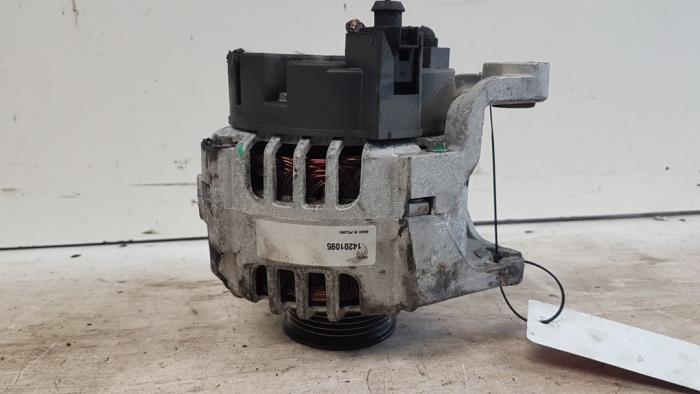 Gebruikte Dynamo Volkswagen Passat Variant Syncro/4Motion (3B5) 2.8 30V Syncro Prijs € 55,00 Margeregeling aangeboden door Autodemontagebedrijf Smit