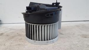 Gebruikte Kachel Ventilatiemotor Peugeot 407 SW (6E) 2.2 16V Prijs € 15,00 Margeregeling aangeboden door Autodemontagebedrijf Smit