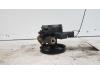 Stuurbekrachtiging Pomp van een Honda Logo (GA33), 1999 / 2002 1.3, Hatchback, Benzine, 1.343cc, 49kW (67pk), FWD, D13B7, 1999-03 / 2002-03, GA33; GA34 2000