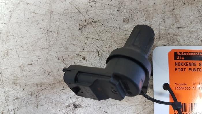 Gebruikte Nokkenas Sensor Fiat Grande Punto (199) 1.2 Prijs € 10,00 Margeregeling aangeboden door Autodemontagebedrijf Smit