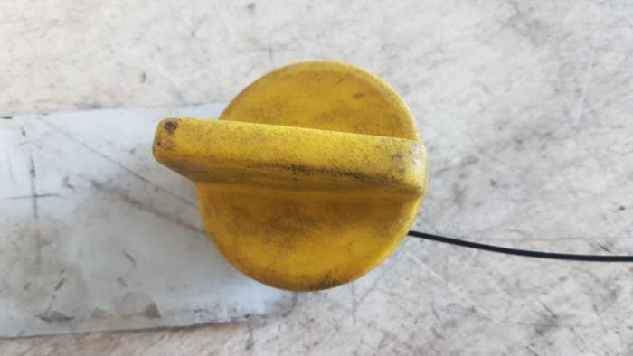 Gebruikte Oliedop Renault Clio III (BR/CR) 1.6 16V Prijs € 5,00 Margeregeling aangeboden door Autodemontagebedrijf Smit