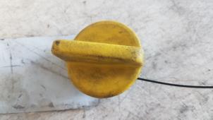 Gebruikte Oliedop Renault Clio III (BR/CR) 1.6 16V Prijs € 5,00 Margeregeling aangeboden door Autodemontagebedrijf Smit