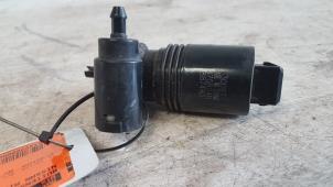 Gebruikte Ruitensproeierpomp voor Nissan Micra (K12) 1.2 16V Prijs € 10,00 Margeregeling aangeboden door Autodemontagebedrijf Smit