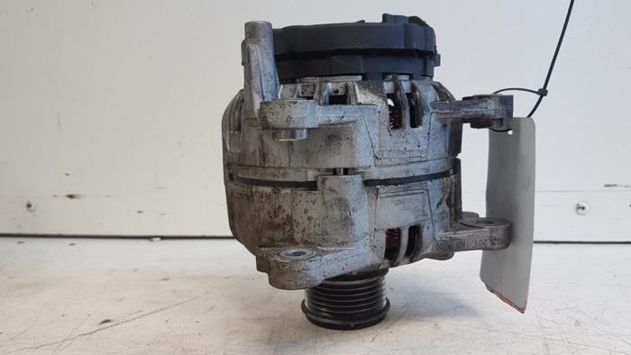Gebruikte Dynamo Volkswagen Passat Variant (3C5) 2.0 TDI 16V 135 Prijs op aanvraag aangeboden door Autodemontagebedrijf Smit