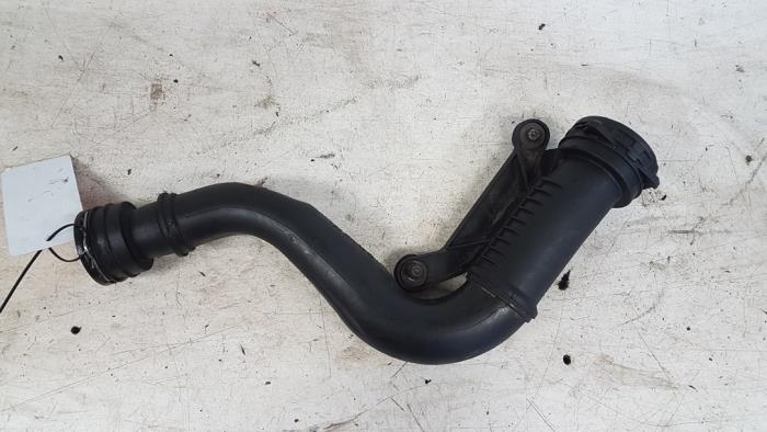 Gebruikte Intercooler Buis Volkswagen Passat Variant (3C5) 2.0 TDI 16V 135 Prijs op aanvraag aangeboden door Autodemontagebedrijf Smit