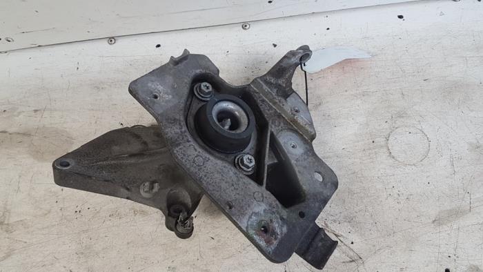 Gebruikte Versnellingsbak Steun Renault Twingo II (CN) 1.2 16V GT TCE Prijs € 35,00 Margeregeling aangeboden door Autodemontagebedrijf Smit