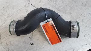 Gebruikte Intercooler Slang Volkswagen Transporter T5 1.9 TDi Prijs € 15,00 Margeregeling aangeboden door Autodemontagebedrijf Smit