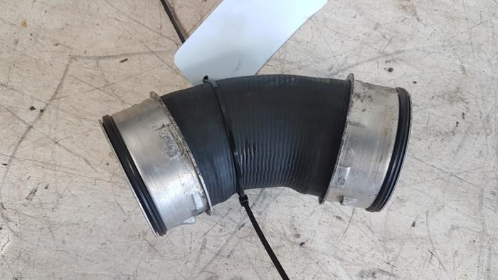 Gebruikte Intercooler Slang Volkswagen Transporter T5 1.9 TDi Prijs € 15,00 Margeregeling aangeboden door Autodemontagebedrijf Smit