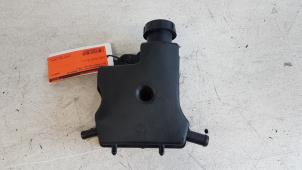 Gebruikte Servo Oliereservoir Alfa Romeo 166 2.5 V6 24V Prijs € 35,00 Margeregeling aangeboden door Autodemontagebedrijf Smit