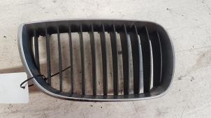 Gebruikte Grille BMW 1 serie (E87/87N) 118d 16V Prijs € 10,00 Margeregeling aangeboden door Autodemontagebedrijf Smit