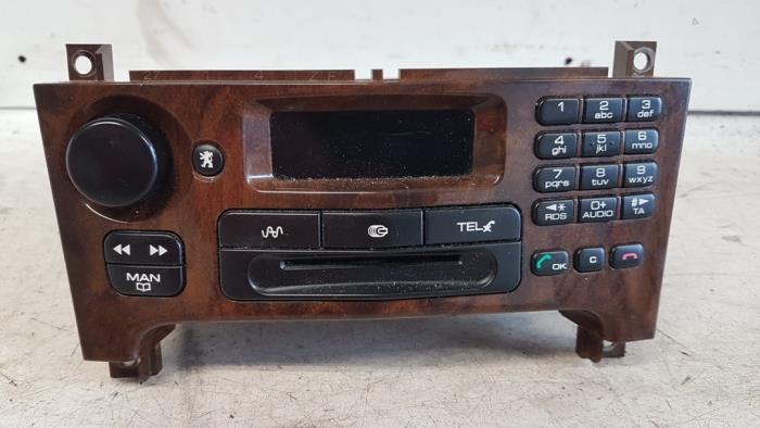 Radio van een Peugeot 607 (9D/U) 2.2 16V 2004