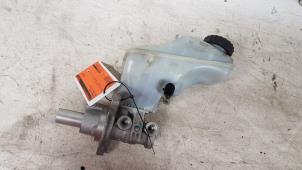 Gebruikte Hoofdremcilinder Opel Corsa D 1.2 16V ecoFLEX Bi-Fuel Prijs € 10,00 Margeregeling aangeboden door Autodemontagebedrijf Smit