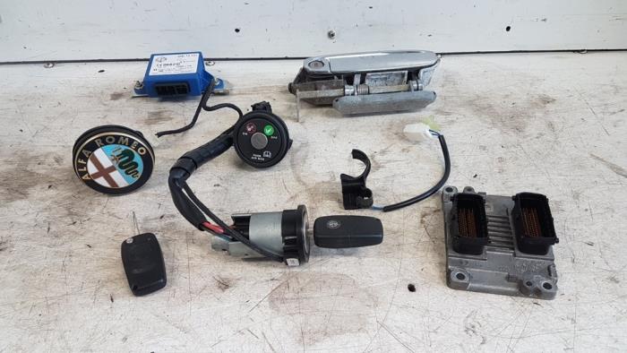 Gebruikte Kontaktslot + computer Alfa Romeo 166 2.5 V6 24V Prijs op aanvraag aangeboden door Autodemontagebedrijf Smit
