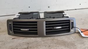 Gebruikte Luchtrooster Dashboard Lexus IS (E2) 250 2.5 V6 24V Prijs € 40,00 Margeregeling aangeboden door Autodemontagebedrijf Smit