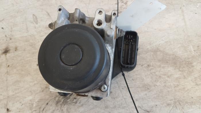 Gebruikte ABS Pomp Lexus IS (E2) 250 2.5 V6 24V Prijs € 45,00 Margeregeling aangeboden door Autodemontagebedrijf Smit