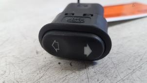 Gebruikte Schuifdak schakelaar Jaguar X-type 2.5 V6 24V Prijs € 5,00 Margeregeling aangeboden door Autodemontagebedrijf Smit