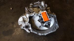 Gebruikte Versnellingsbak Opel Zafira (M75) 1.7 CDTi 16V Prijs € 350,00 Margeregeling aangeboden door Autodemontagebedrijf Smit