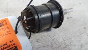 Gebruikte Diversen Volkswagen Transporter/Caravelle T5 1.9 TDi Prijs € 5,00 Margeregeling aangeboden door Autodemontagebedrijf Smit