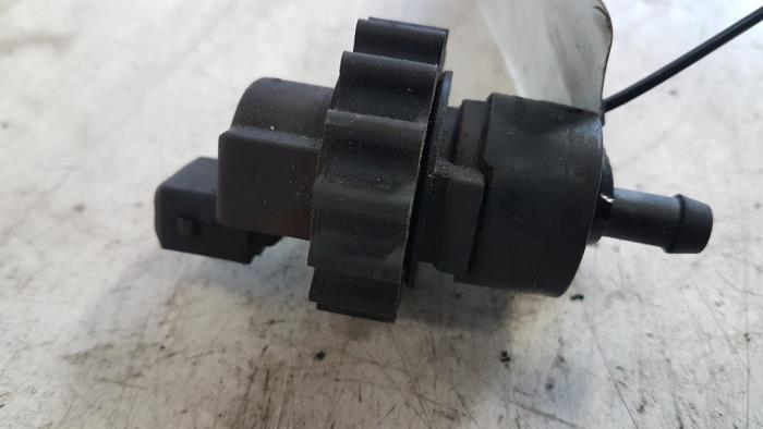 Gebruikte Vacuumpomp (Benzine) BMW 3 serie (E46/4) 316i 16V Prijs € 10,00 Margeregeling aangeboden door Autodemontagebedrijf Smit