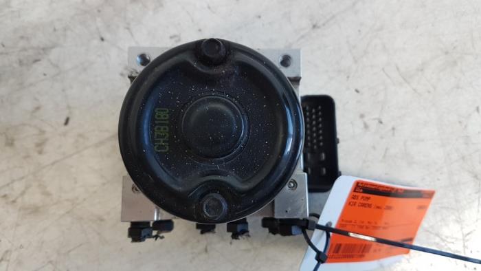 Gebruikte ABS Pomp Kia Carens III (FG) 2.0i CVVT 16V Prijs € 65,00 Margeregeling aangeboden door Autodemontagebedrijf Smit