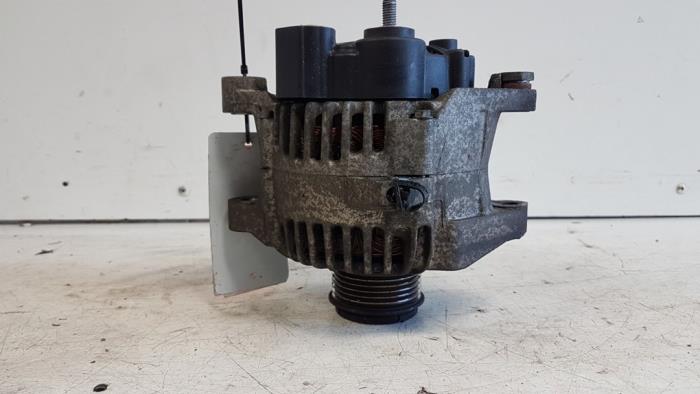 Gebruikte Dynamo Kia Carens III (FG) 2.0i CVVT 16V Prijs € 35,00 Margeregeling aangeboden door Autodemontagebedrijf Smit