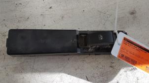 Gebruikte Ruit schakelaar elektrisch Saab 9-3 II Sport Sedan (YS3F) 1.8t 16V Prijs € 20,00 Margeregeling aangeboden door Autodemontagebedrijf Smit