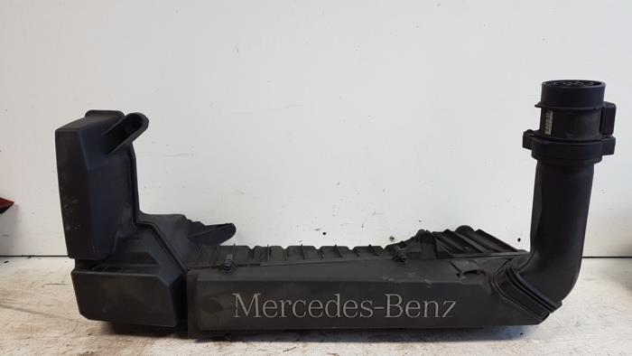 Gebruikte Luchtfilterhuis Mercedes C Sportcoupé (C203) 2.0 C-180 16V Prijs op aanvraag aangeboden door Autodemontagebedrijf Smit