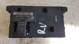 Gebruikte Deur module Mercedes C (W203) 2.0 C-180 16V Prijs € 25,00 Margeregeling aangeboden door Autodemontagebedrijf Smit