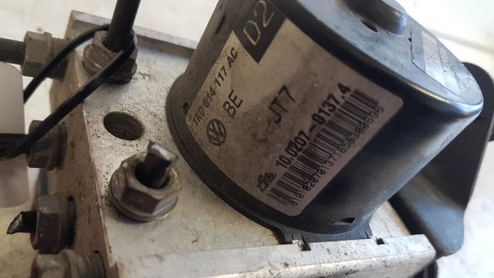 ABS Pomp van een Volkswagen Golf V (1K1) 1.4 TSI 122 16V 2008