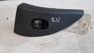 Gebruikte Ruit schakelaar elektrisch Mercedes C Sportcoupé (C203) 2.0 C-180 16V Prijs € 5,00 Margeregeling aangeboden door Autodemontagebedrijf Smit