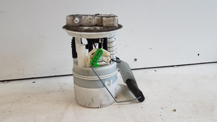 Gebruikte Tank element Pomp Dacia Logan MCV I (KS) 1.6 16V Prijs € 25,00 Margeregeling aangeboden door Autodemontagebedrijf Smit
