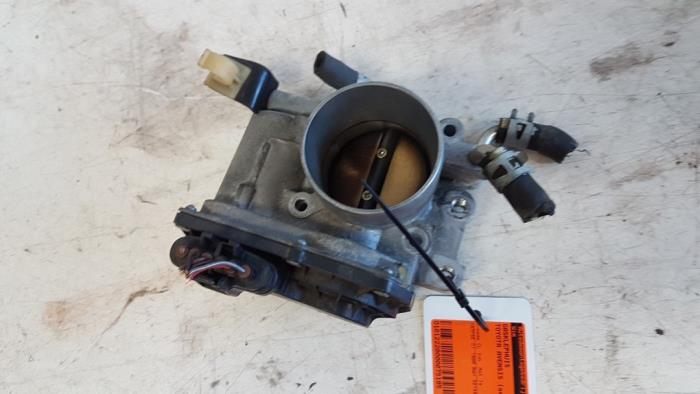 Gasklephuis van een Toyota Avensis Wagon (T25/B1E) 2.0 16V VVT-i D4 2005