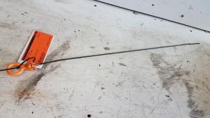 Gebruikte Olie Peilstok Volkswagen Polo III (6N2) 1.4 16V 75 Prijs € 5,00 Margeregeling aangeboden door Autodemontagebedrijf Smit