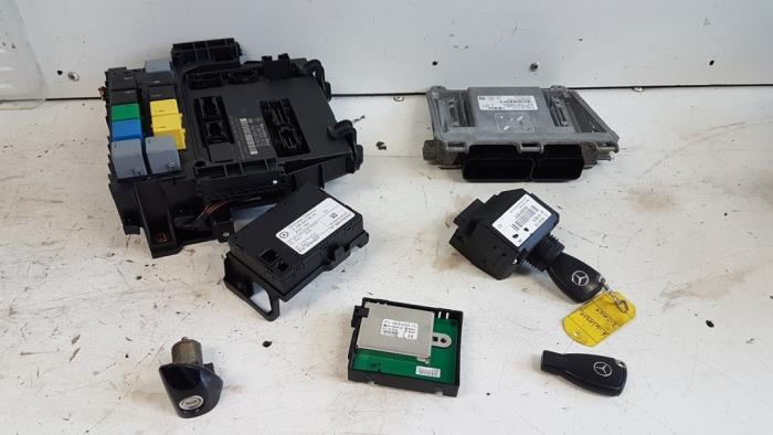 Gebruikte Kontaktslot + computer Mercedes A (W169) 1.7 A-170 Prijs € 150,00 Margeregeling aangeboden door Autodemontagebedrijf Smit