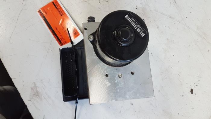 Gebruikte ABS Pomp BMW 3 serie Touring (E46/3) 320i 24V Prijs € 25,00 Margeregeling aangeboden door Autodemontagebedrijf Smit