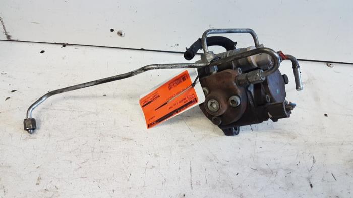 Gebruikte Dieselpomp Toyota Avensis (T25/B1B) 2.0 16V D-4D-F Prijs op aanvraag aangeboden door Autodemontagebedrijf Smit