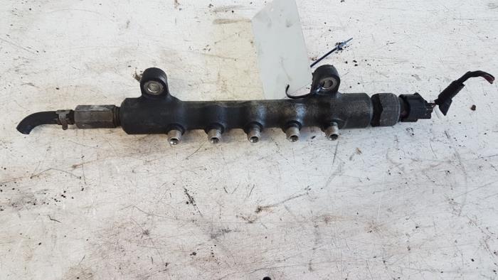 Gebruikte Injector brug Toyota Avensis (T25/B1B) 2.0 16V D-4D-F Prijs € 30,00 Margeregeling aangeboden door Autodemontagebedrijf Smit