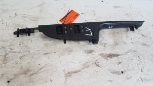 Gebruikte Elektrisch Raam Schakelaar Seat Leon (1P1) 1.6 Prijs op aanvraag aangeboden door Autodemontagebedrijf Smit