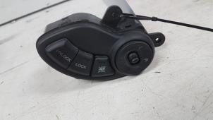 Gebruikte Spiegel Schakelaar Hyundai Santa Fe I 2.0 CRDi 16V 4x4 Prijs € 15,00 Margeregeling aangeboden door Autodemontagebedrijf Smit