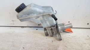 Gebruikte Hoofdremcilinder Opel Corsa D 1.0 Prijs € 10,00 Margeregeling aangeboden door Autodemontagebedrijf Smit